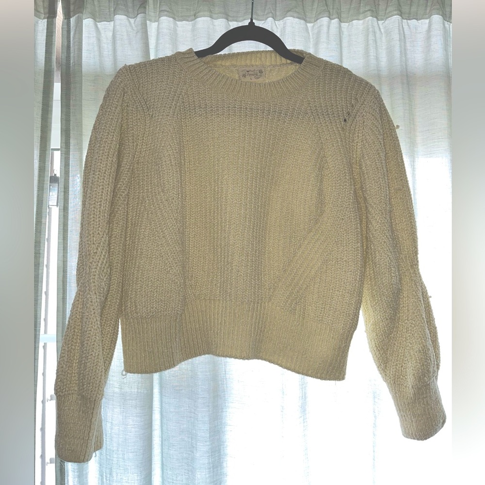 White/cream sweater
